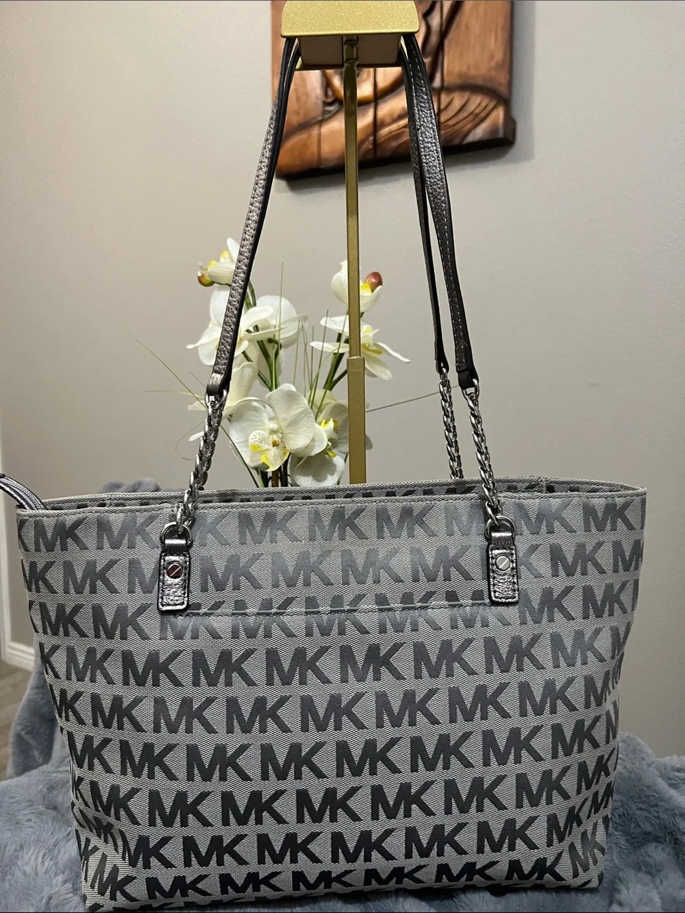 Michael Kors Gray Jet Set Monogram Tote with Metallic Strap GUC retail $228